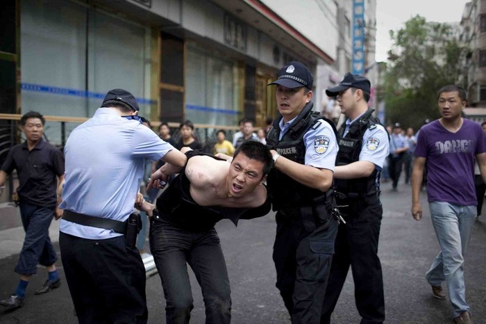 Cảnh sát Trung Quốc bắt tội phạm (Ảnh minh họa)